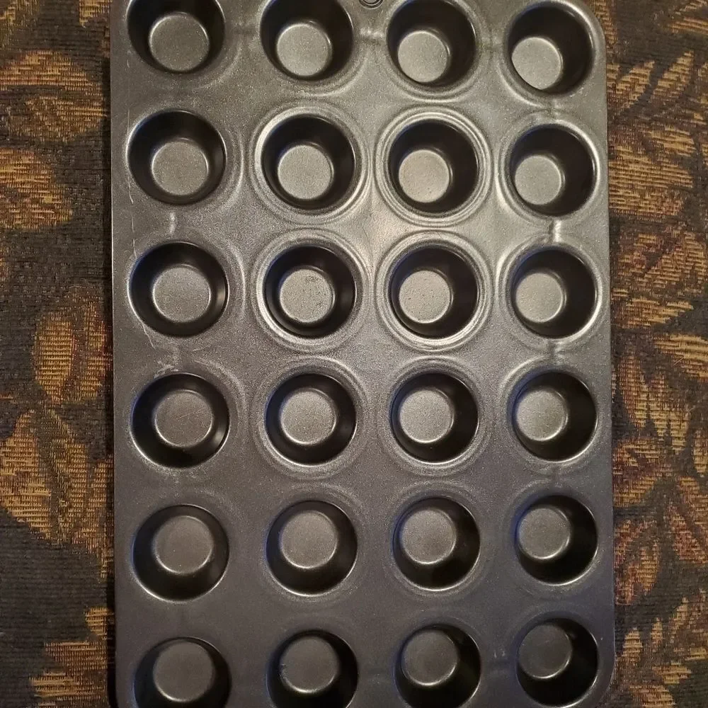 Pampered Chef Mini Muffin Pan #1 - Picture 1 of 5